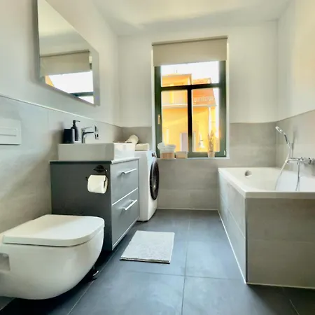 Stylish 2r Apartment